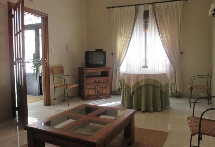 הוסטל Hostal Artiga