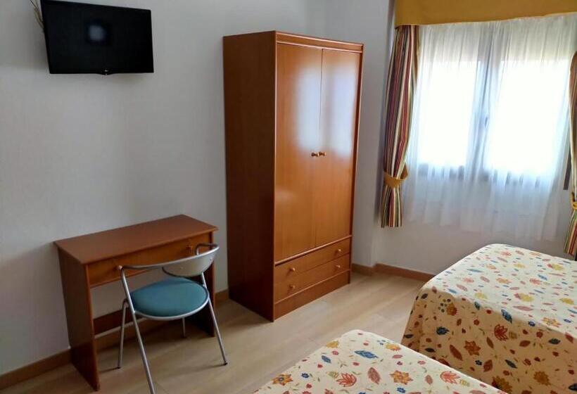 הוסטל Hostal Casa Pepe