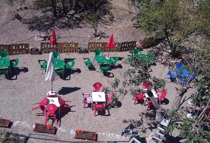 مبيت وإفطار Casa Rural Entresierras