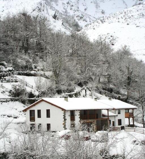 مبيت وإفطار Casa Rural Los Riegos