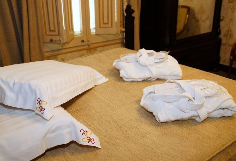 تختخواب و صبحانه Sitges Royal Rooms