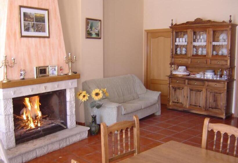 هتل Hostal D´ernes