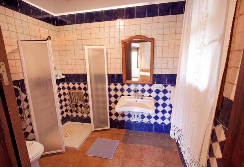 هتل Hostal El Cortijo