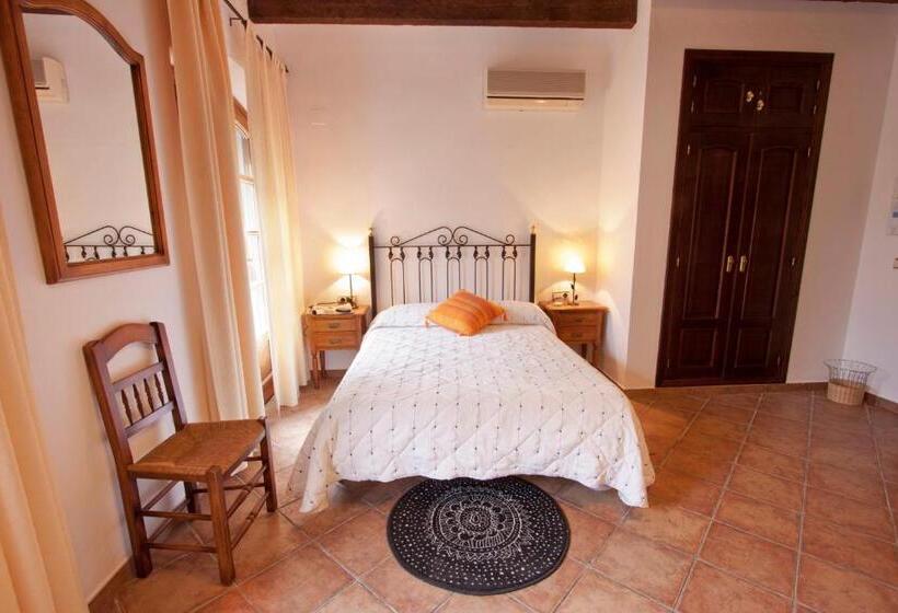هتل Hostal El Cortijo