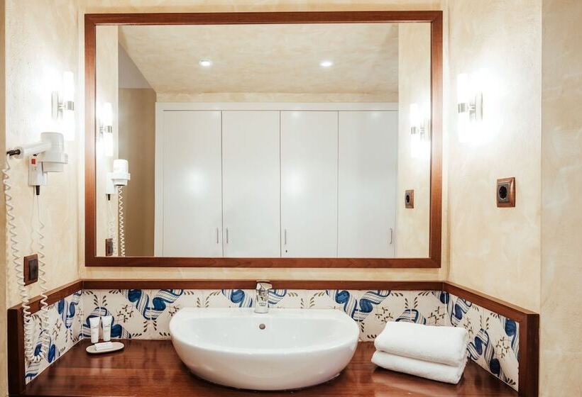 هتل La Sala De Camós