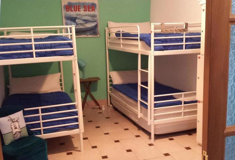 تختخواب و صبحانه El Sueño Hostel