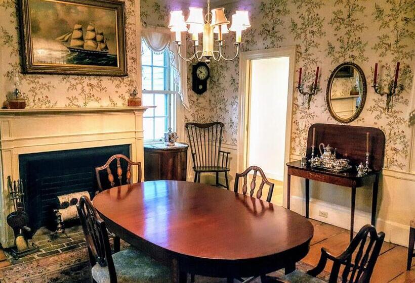 ベッドアンドブレックファースト Clark Currier Inn