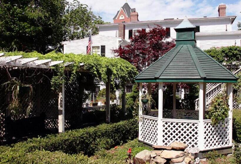 ベッドアンドブレックファースト Clark Currier Inn
