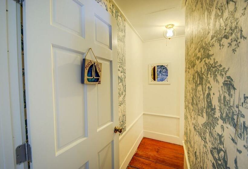 تختخواب و صبحانه Copper Swan