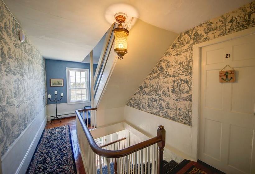 تختخواب و صبحانه Copper Swan