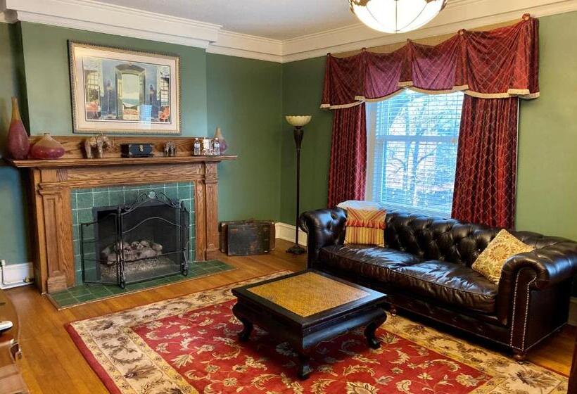 تختخواب و صبحانه Inn At 835 Boutique