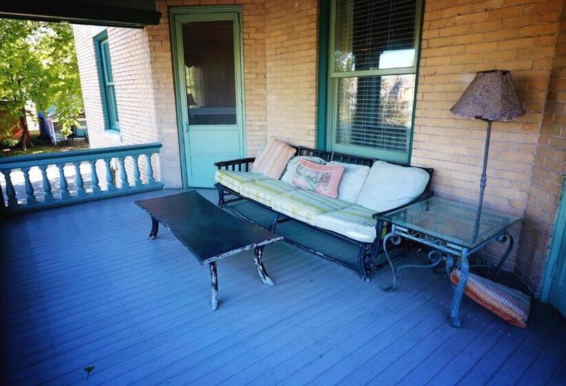 تختخواب و صبحانه Inn At 835 Boutique