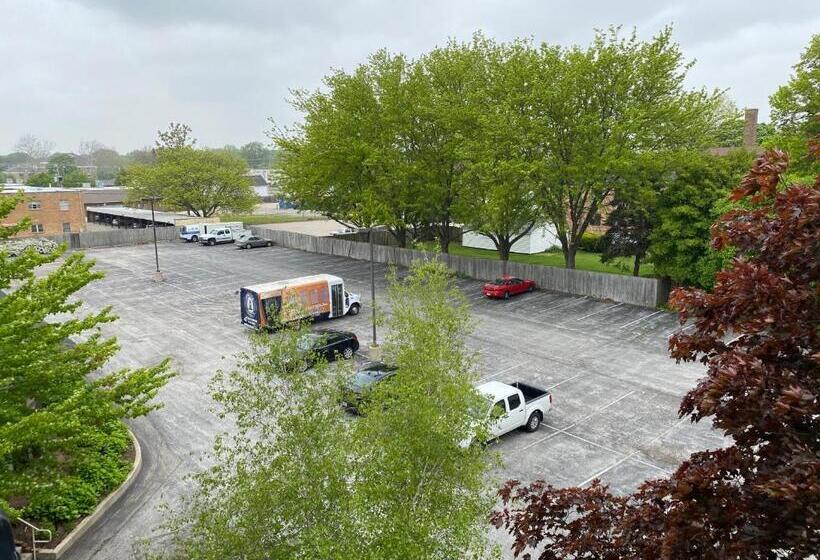 تختخواب و صبحانه Inn At 835 Boutique