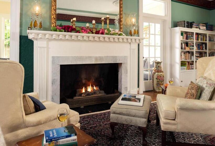 住宿加早餐  South Court Inn