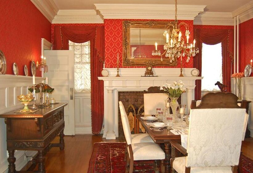 تختخواب و صبحانه The Albanus Phillips Inn