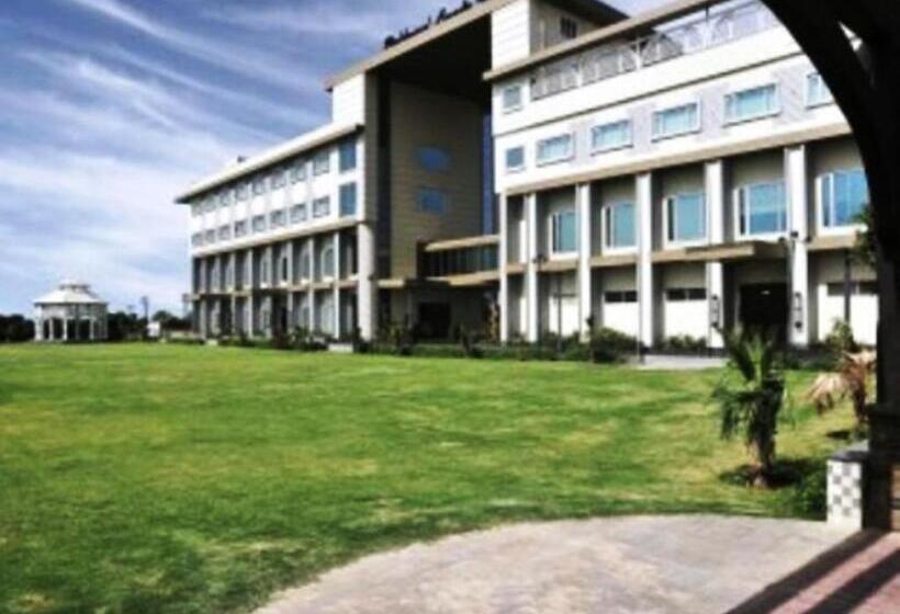 בית מלון כפרי Brijwasi Lands Inn