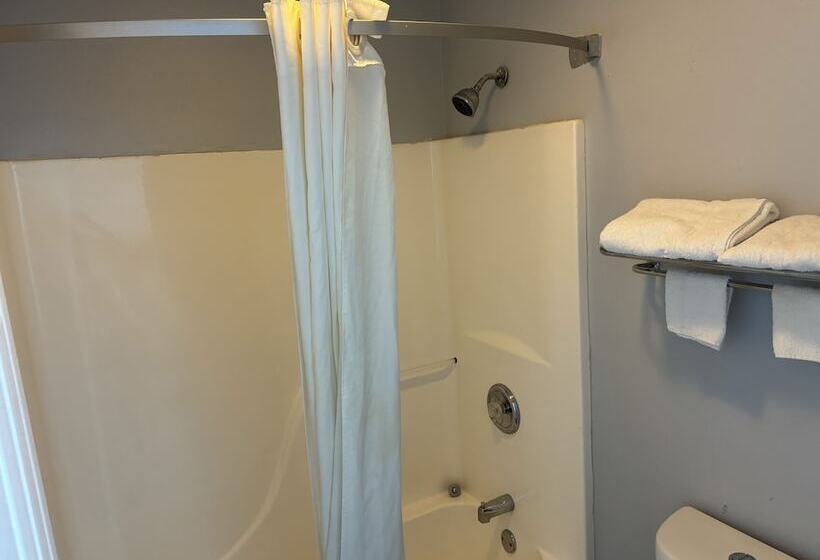 فندق Clairmont Inn