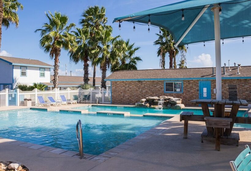 مُتل Tropic Island Resort