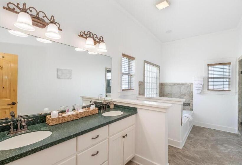 مُتل Tropic Island Resort