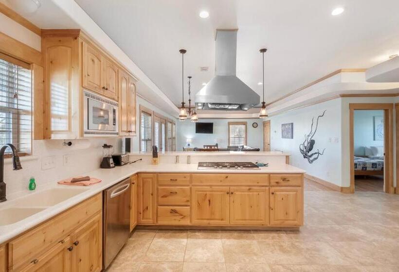 مُتل Tropic Island Resort