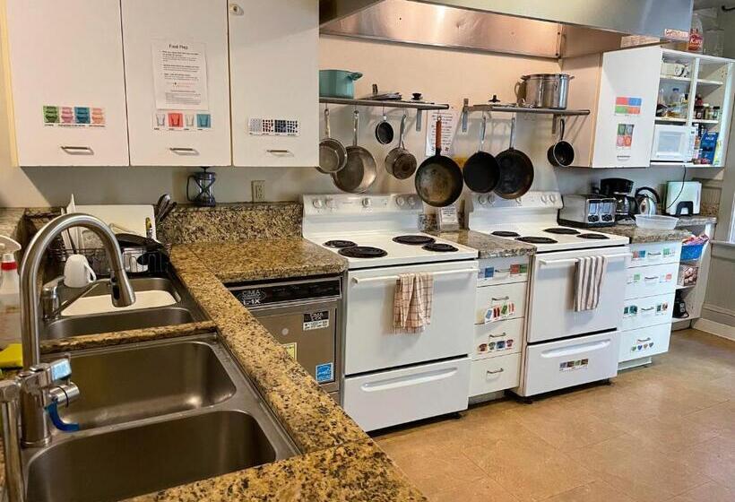 Northwest Portland Hostel