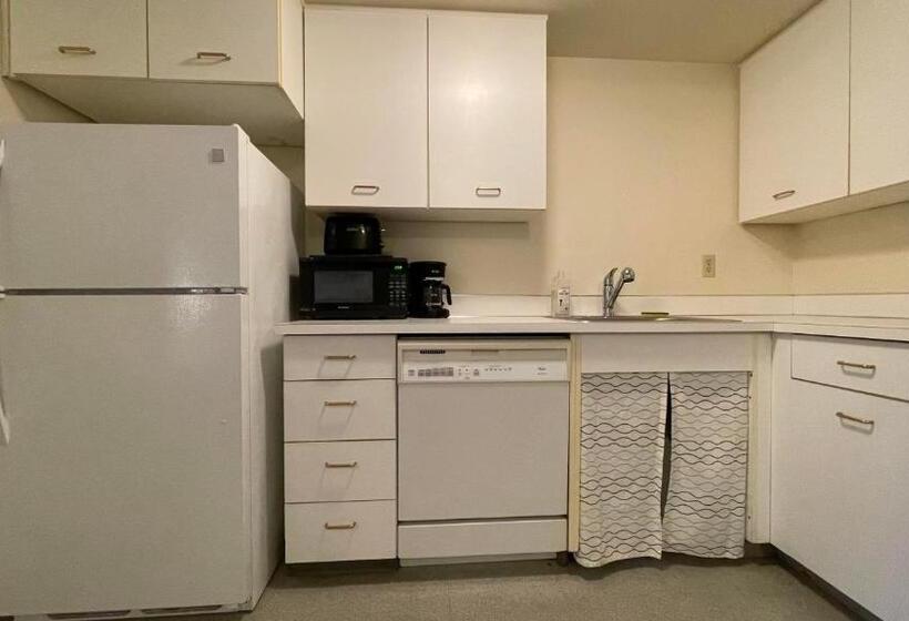 Northwest Portland Hostel