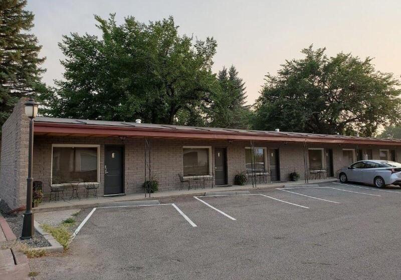 Three Forks Lewis & Clark Motel