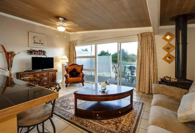 Beachwood Condos & Resort