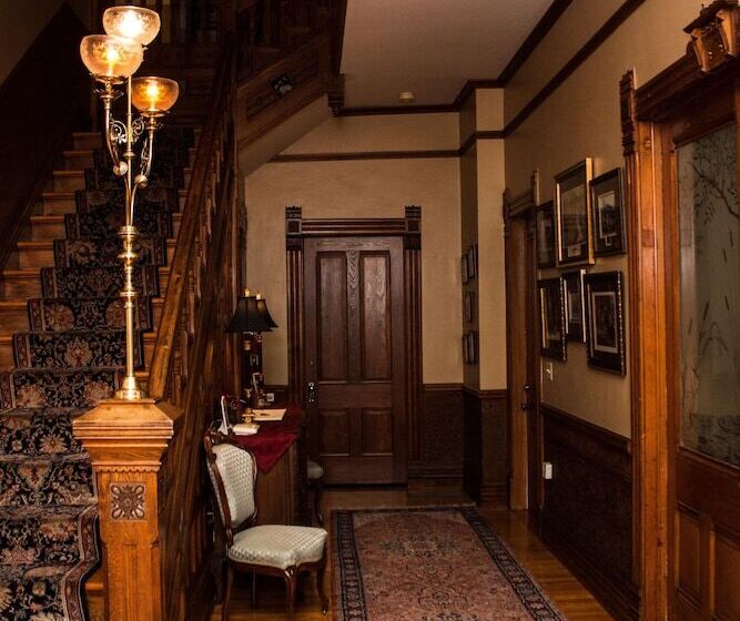 مبيت وإفطار Hamilton House