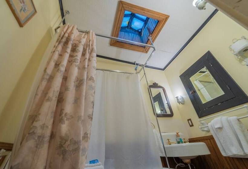 ベッドアンドブレックファースト The Maid S Quarters Bed Breakfast & Tearoom