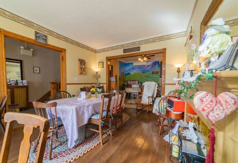 ベッドアンドブレックファースト The Maid S Quarters Bed Breakfast & Tearoom
