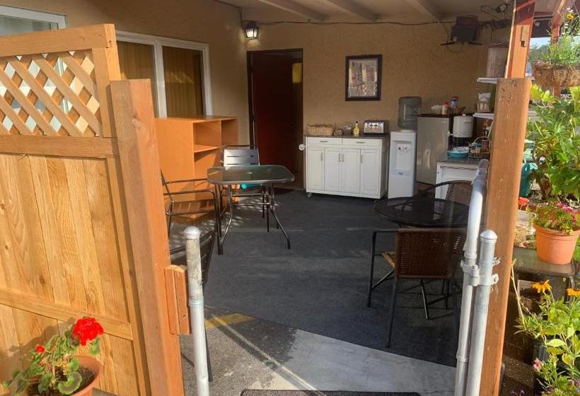 Fir Grove Motel