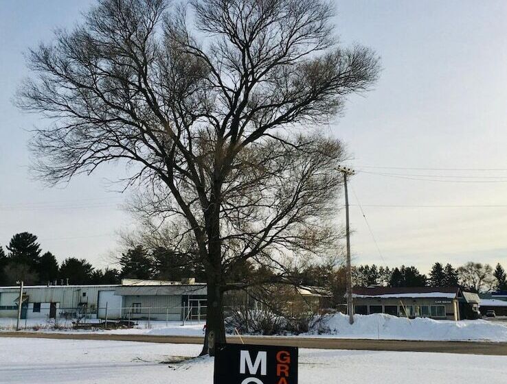 Granada Inn Motel   Kalkaska