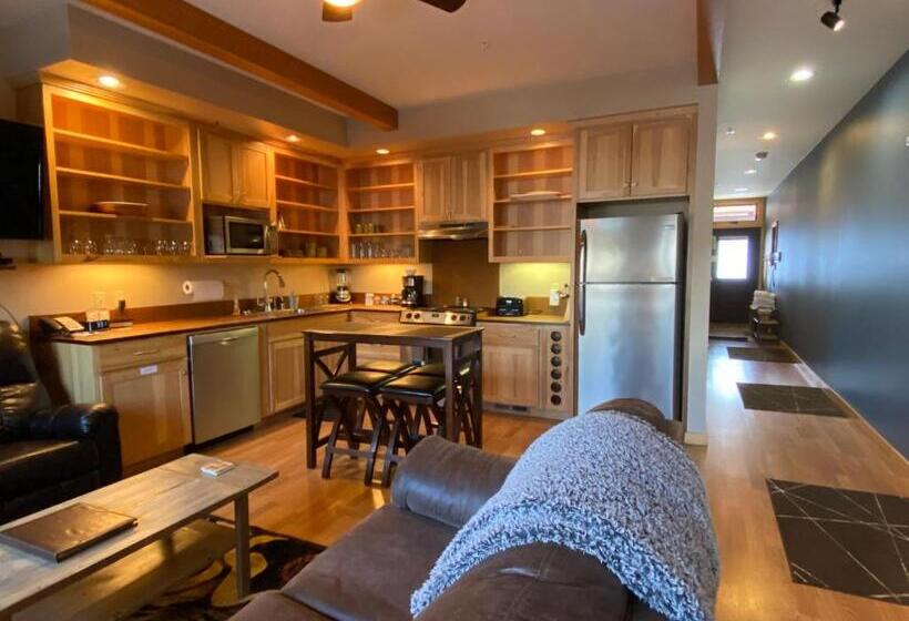 בית מלון כפרי Twisp River Suites