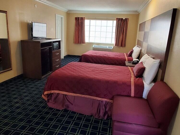 모텔 Delmonico Inn & Suites