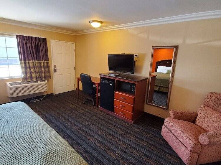 모텔 Delmonico Inn & Suites