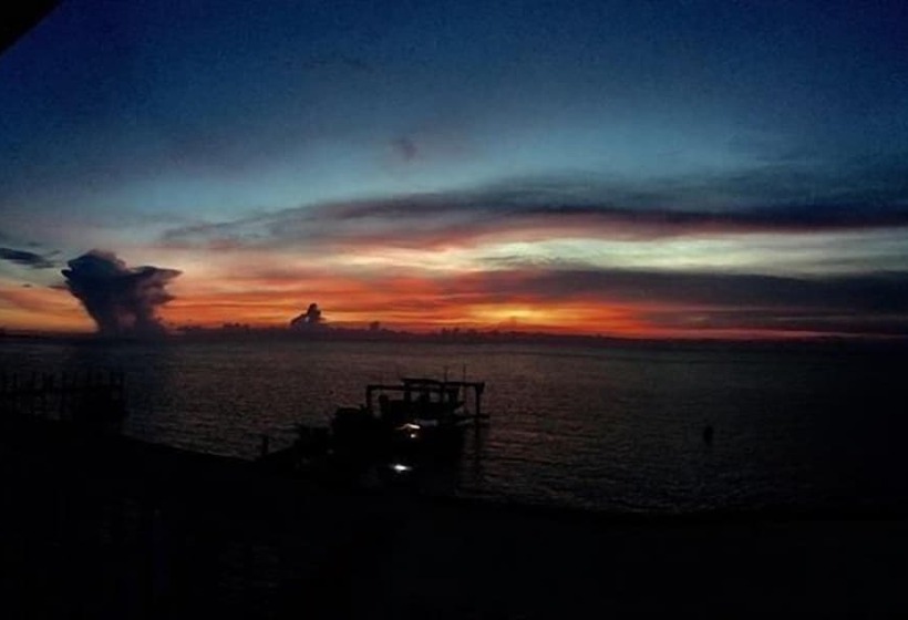 فندق على الطريق Edgewater Lodge