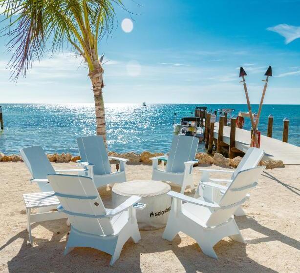 فندق على الطريق Edgewater Lodge