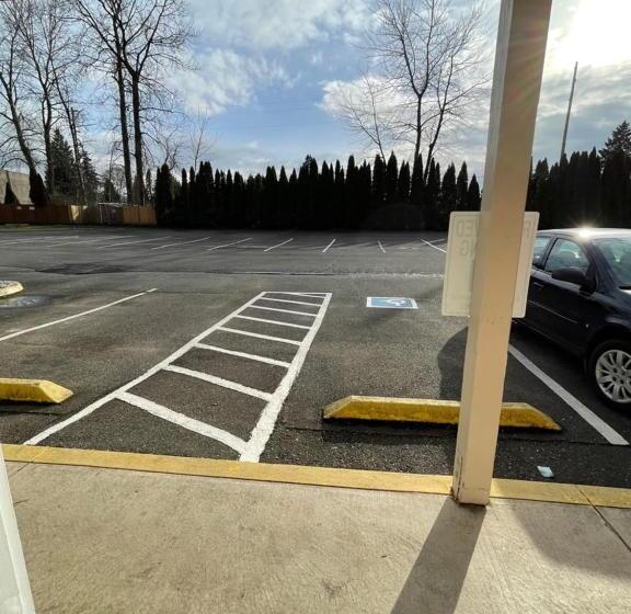 فندق على الطريق Fairground Inn