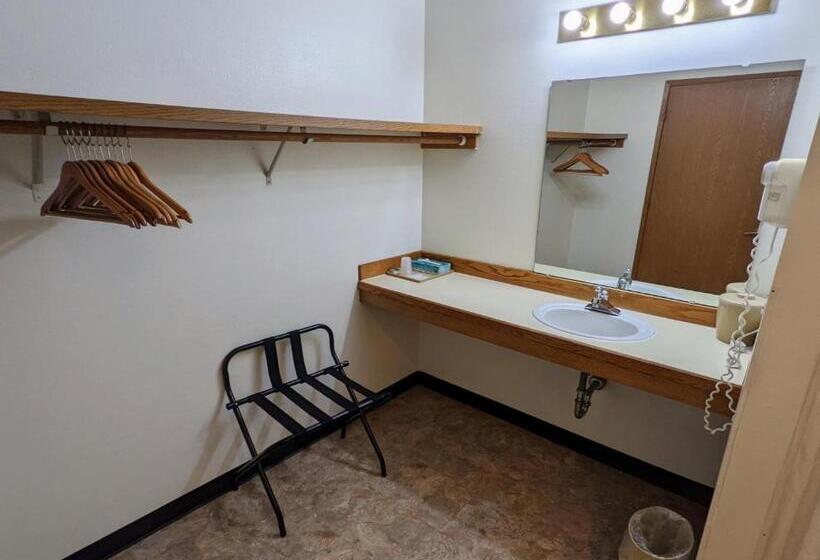 فندق على الطريق Fairground Inn