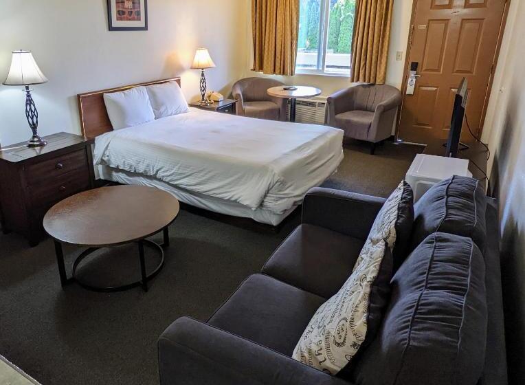 فندق على الطريق Fairground Inn