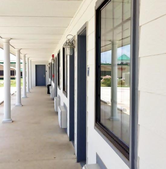 מוטל Southern Inn And Suites Pearsall