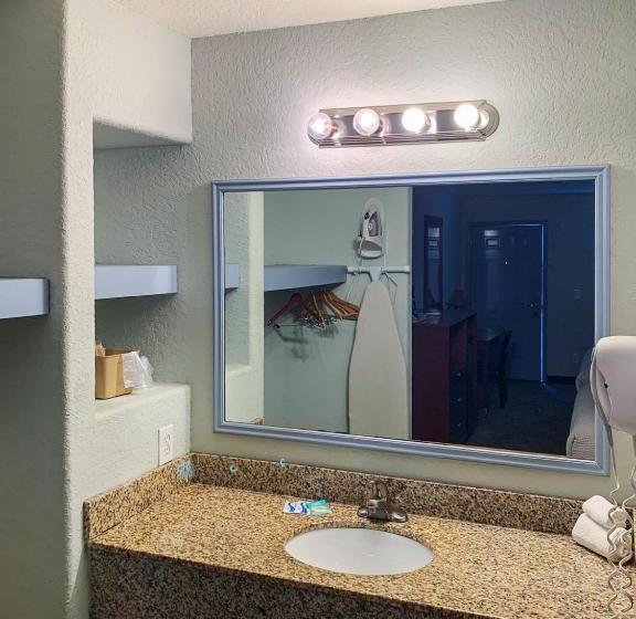 מוטל Southern Inn And Suites Pearsall