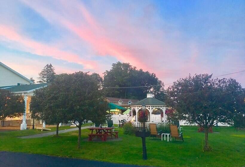 مُتل Heritage Of Lake George