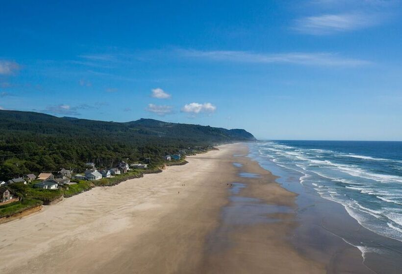 Tillicum Beach Motel   Formerly Deane S Oceanfront Lodge