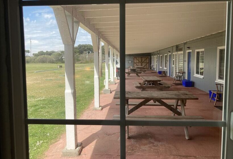 Tillicum Beach Motel   Formerly Deane S Oceanfront Lodge