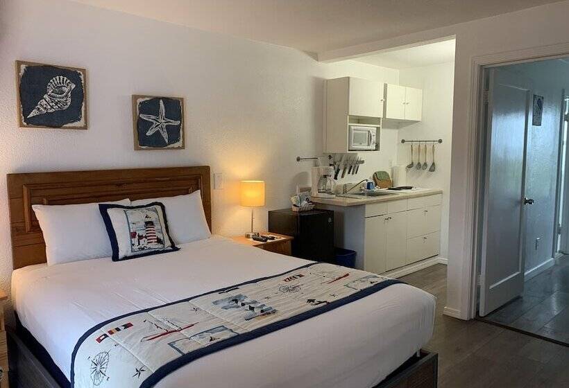 Tillicum Beach Motel   Formerly Deane S Oceanfront Lodge