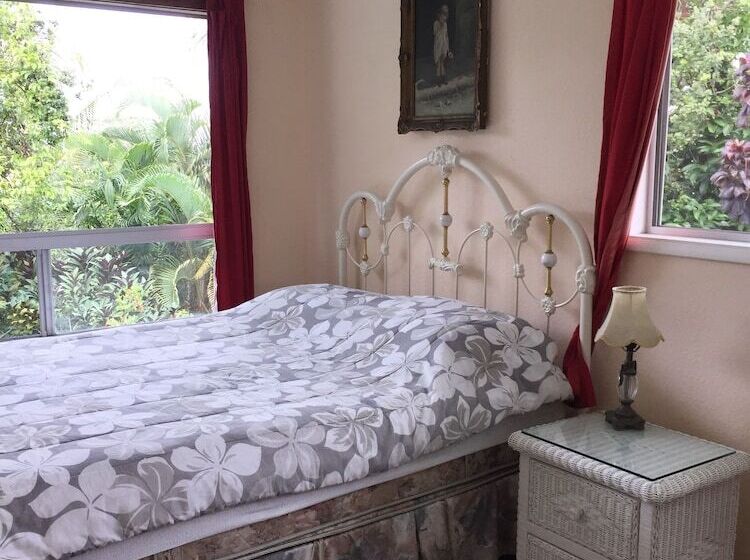 Bed and Breakfast Lava Tree Tropic Inn