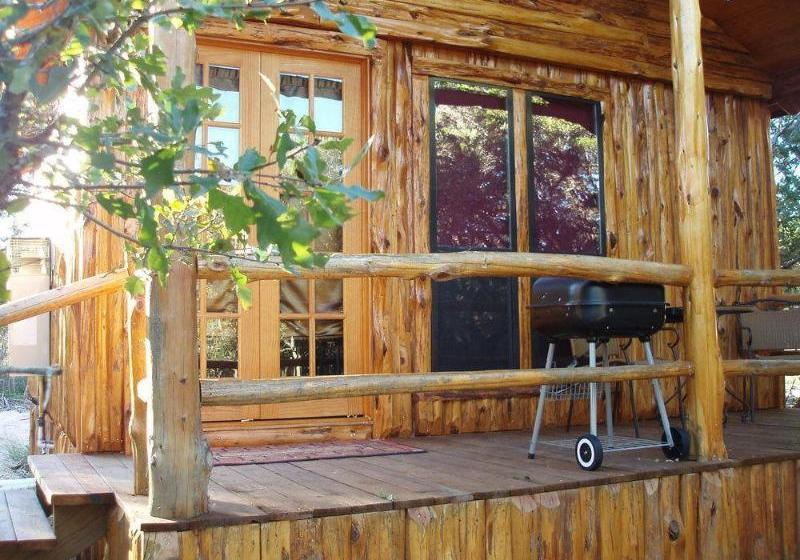 تختخواب و صبحانه Trail S End Guest House