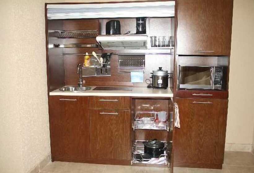 모텔 Hillsboro Inn & Suites